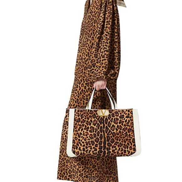 Valentino Garavani Escape Canvas Handbag With Animalier Print - Picture 2 of 6